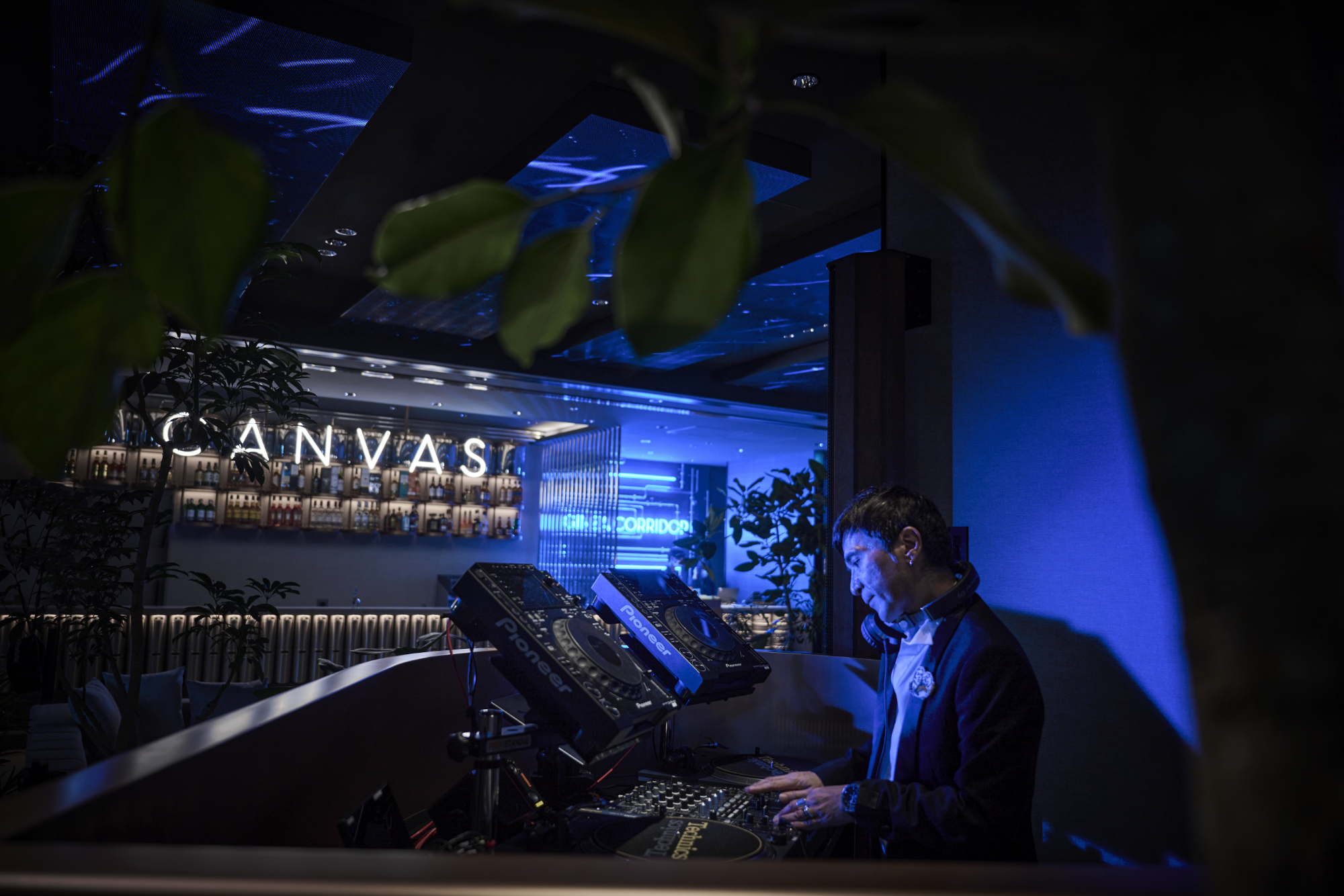 Canvas lounge DJ image