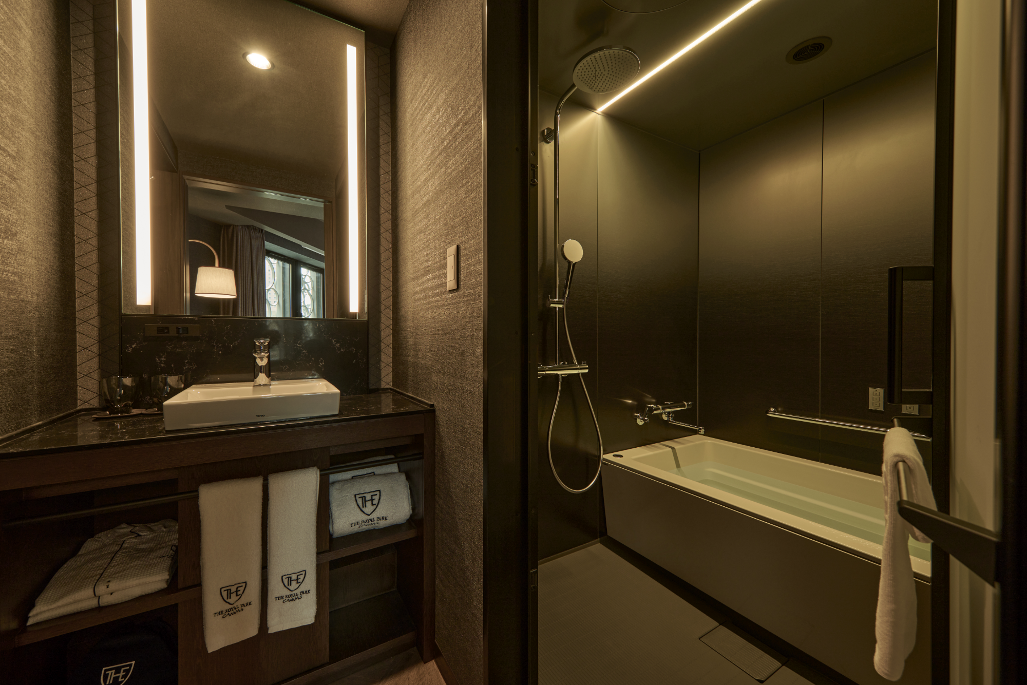 Canvas type deluxe twin bathroom