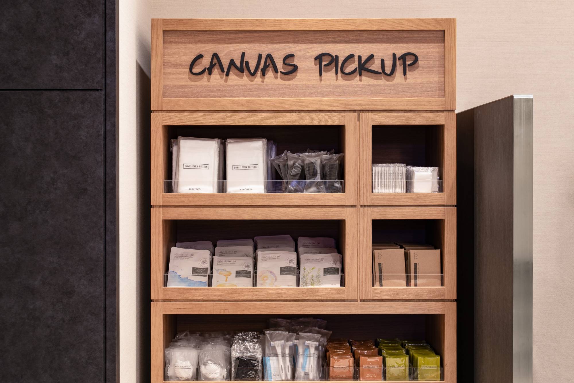 Considering the environment, we have prepared a corner next to the front desk where you can choose only the necessary items for Amenities. Make your stay comfortable with Faicial Mask and lotion kits.