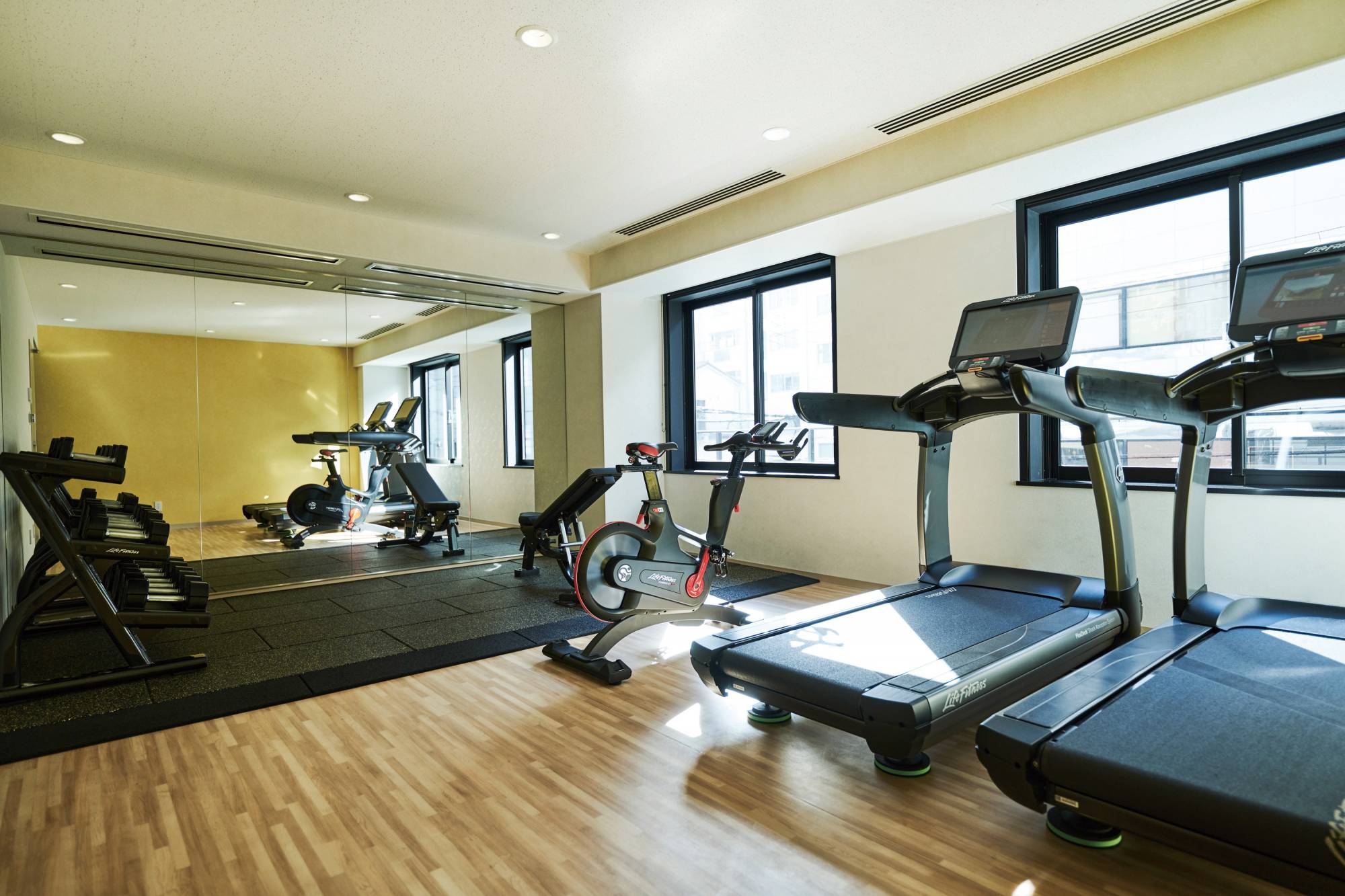 Gym for hotel guests only (free.) There is no rental of wear and shoes.