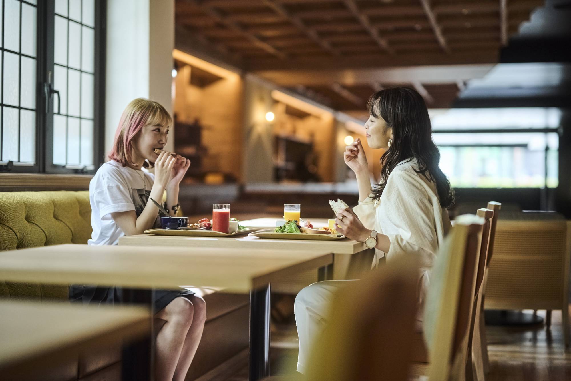 Have breakfast at the CANVAS lounge.