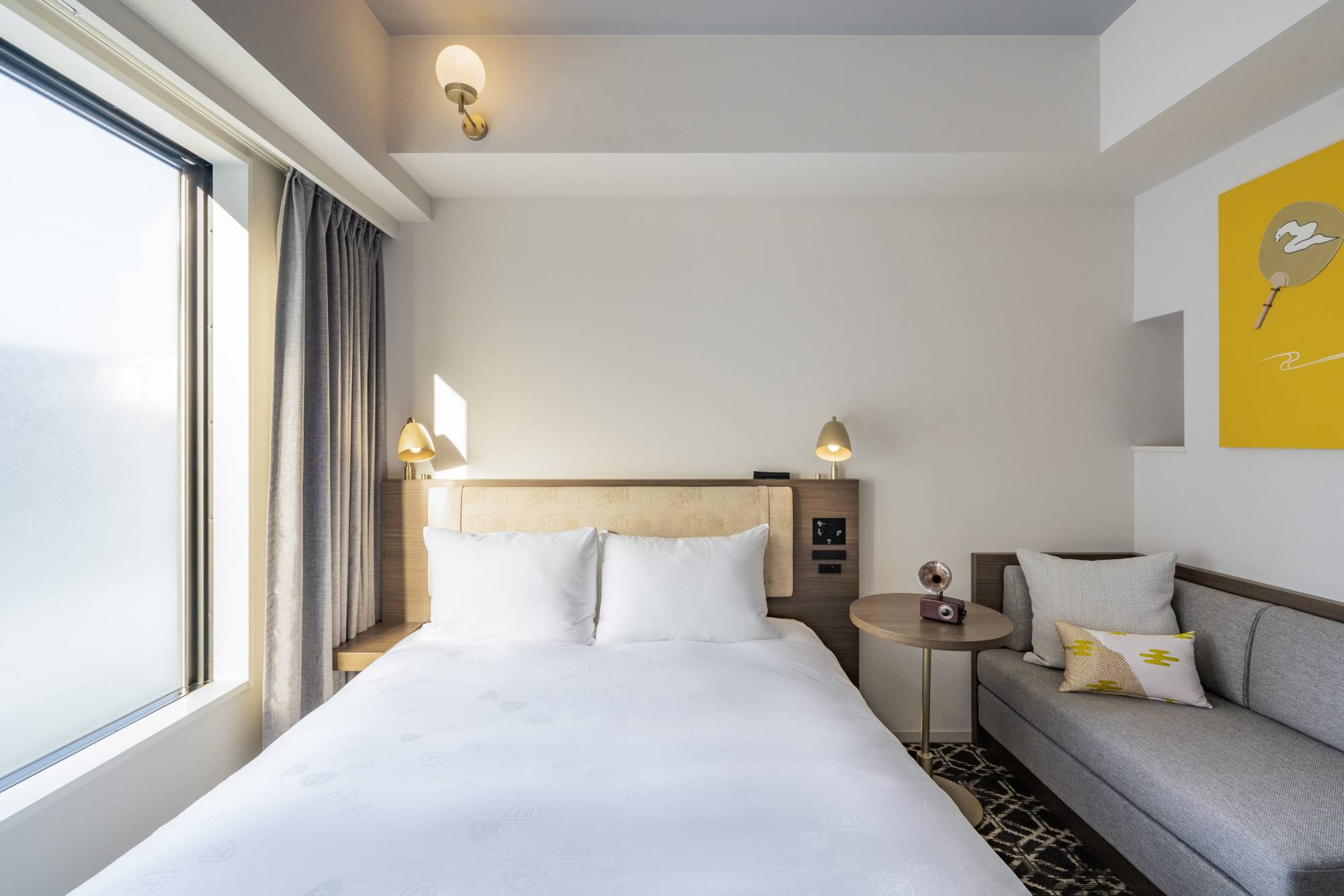 コンフォート ダブル（一部の客室の窓は半透明です）