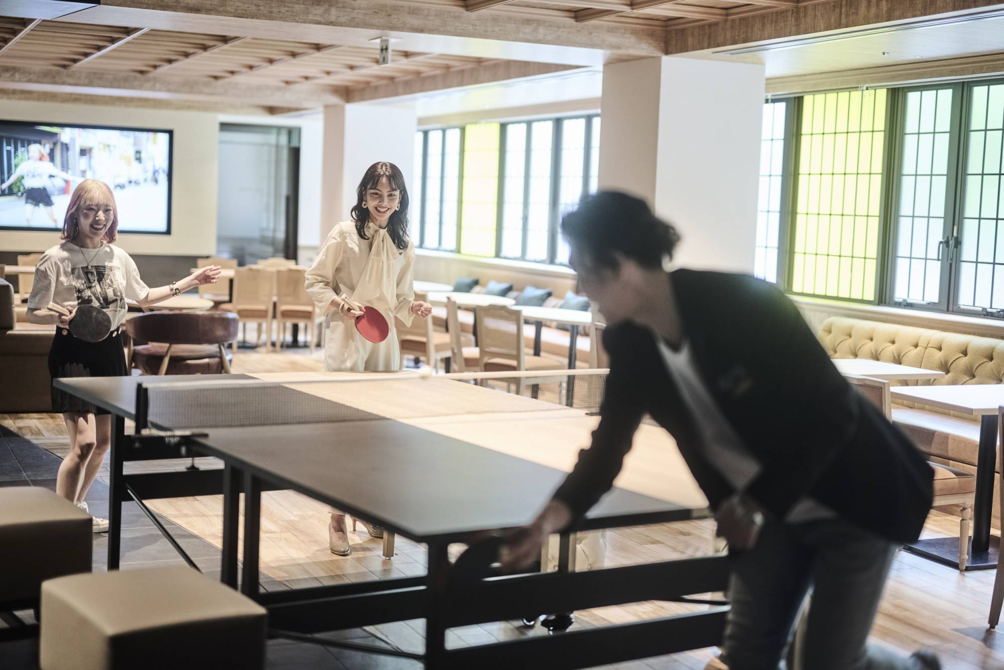キャンバスラウンジで卓球