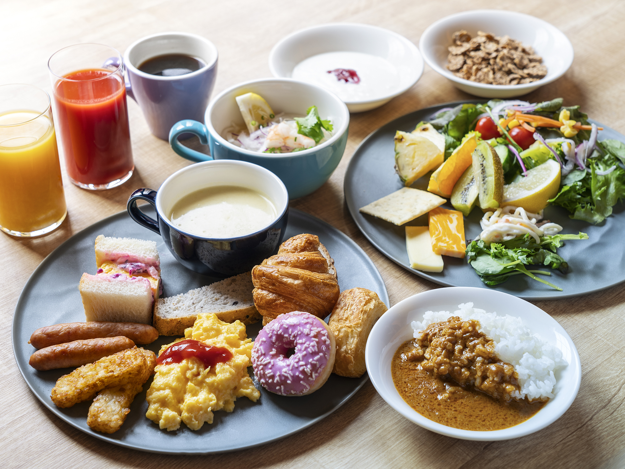 Breakfast buffet at the CANVAS lounge.