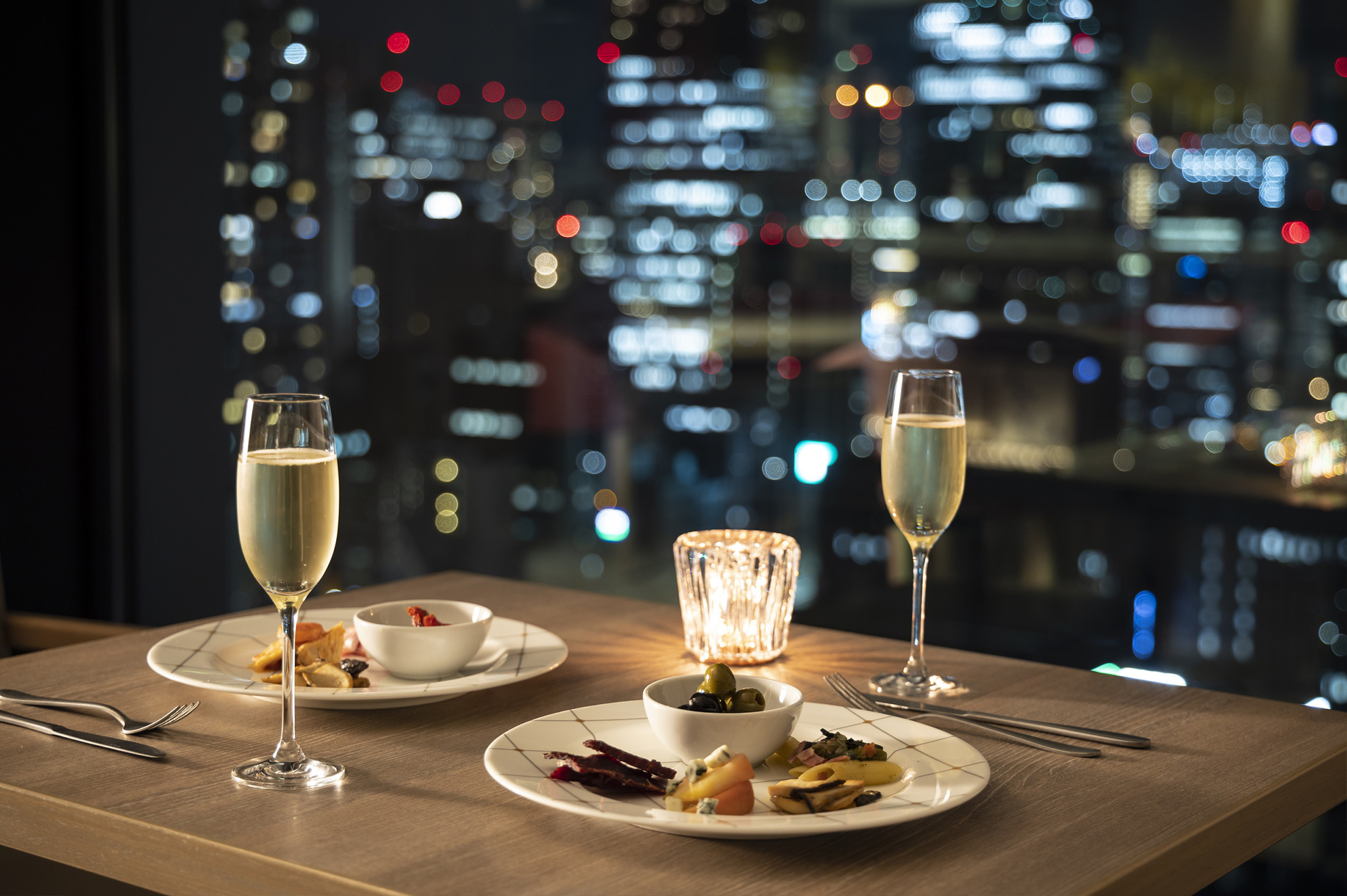 カクテルタイムは御堂筋ビューと共に