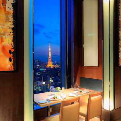 ディナー 東京タワー側テーブル