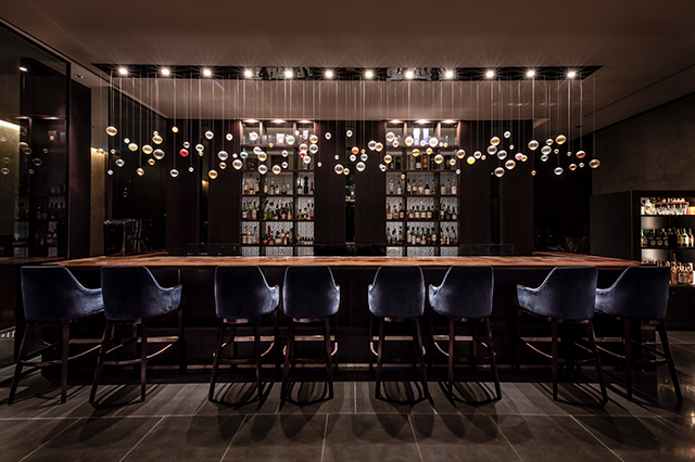 Bar & Lounge "THE BAR"